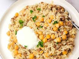 קודרה אורז עם חומוס